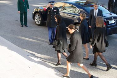 Les princesses Caroline et Stéphanie avec Pierre, Camille et Alexandra, à Monaco le 7 avril 2015