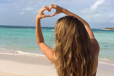 Sur Instagram, Gisele Bündchen partage chaque année les photos de ses vacances
