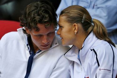 Tomas Berdych et Lucie SafarovaC’est à l’adolescence que les deux Tchèques commencent leur relation. Ils gravissent ensemble les échelons et deviennent pro en même temps. Leur couple résiste jusqu’en juillet 2011. 