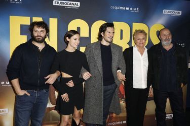 Pio Marmaï, Marion Barbeau, François Civil, Muriel Robin et Cédric Klapisch à l&#039;avant-première du film «En Corps», à Paris, le 16 mars 2022.