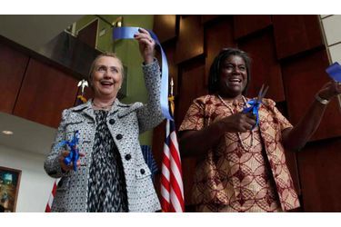 Hillary Clinton a assisté à une cérémonie d'inauguration de la nouvelle ambassade des Etats-Unis avec l'ambassadrice américaine au Liberia Linda Thomas-Greenfield, à Monrovia.