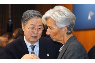 <br />
La ministre française Christine Lagarde avec Zhou Xiaochuan, gouverneur de la Banque centrale chinoise, le samedi 19 février à Bercy.