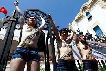 Les trois Femen avant leur arrestation le 29 mai à Tunis.