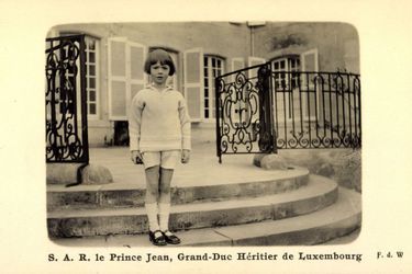 Le prince Jean de Luxembourg, enfant. Carte postale non datée