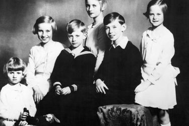 Le prince Jean de Luxembourg avec ses soeurs et son jeune frère, au début des années 1930
