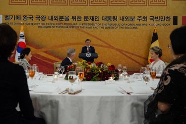 La reine Mathilde et le roi des Belges Philippe avec le couple présidentiel sud-coréen à Séoul, le 26 mars 2019