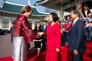 La reine Mathilde de Belgique avec le couple présidentiel sud-coréen à Séoul, le 26 mars 2019