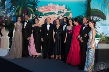 Carole Bouquet entourée de la famille royale monégasque au Bal de la Rose à Monte-Carlo le 30 mars 2019