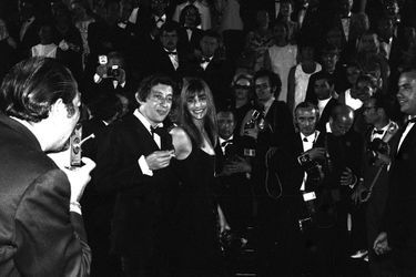 Festival de Cannes : 1969 : L’érotisme de Serge Gainsbourg et Jane Birkin«69, année érotique», chantaient Serge Gainsbourg et Jane Birkin cette année-là. Et, effectivement, leur apparition cannoise le sera, érotique. Le chanteur français et l’actrice anglaise se sont rencontrés l’année précédente sur le tournage de «Slogan», de Pierre Grimblat, et sont devenus l’un des couples les plus médiatiques de l’époque. Leur passage sur la Croisette est épié par les photographes.  