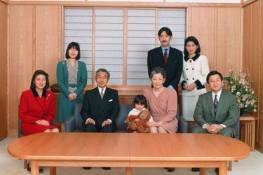 L'empereur Akihito du Japon et l'impératrice Michiko, avec leur famille, le 1er janvier 1994 