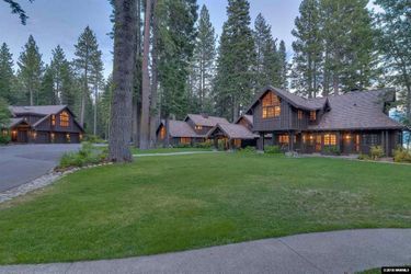 Mark Zuckerberg a dépensé 59 millions de dollars pour acquérir deux maisons situées côte à côte aux bord du lac Tahoe (Nevada).