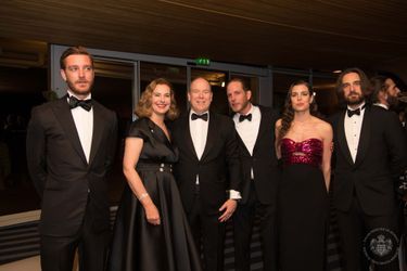 Pierre Casiraghi, Carole Bouquet, le prince Albert II, Andrea Casiraghi, Charlotte Casiraghi et Dimitri Rassam au Bal de la Rose à Monte-Carlo le 30 mars 2019
