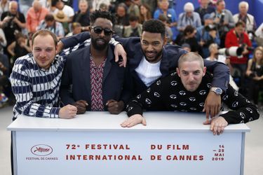 Ladj Ly, Alexis Manenti, Djibril Zonga et Damien Bonnard lors du photocall du film «Les Misérables» le 16 mai 2019