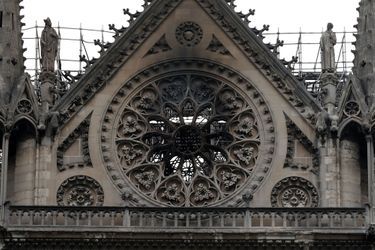 Les ravages de l'incendie à Notre-Dame de Paris. 