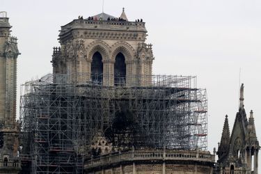 Les ravages de l'incendie à Notre-Dame de Paris. 