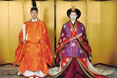 Le prince Akihito du Japon et Michiko Shoda le jour de leur mariage à Tokyo, le 10 avril 1959