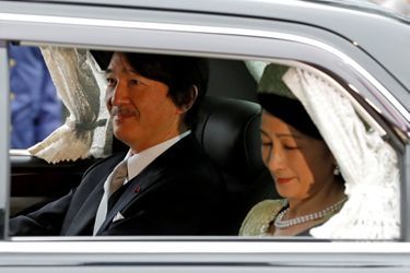 La princesse Kiko et le prince Akishino du Japon arrivent au Palais impérial à Tokyo, le 30 avril 2019