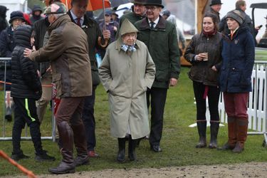 La reine Elizabeth II sous la pluie au Royal Windsor Horse Show à Windsor, le 8 mai 2019