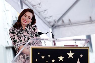 Anne Hathaway reçoit son étoile à Hollywood le 9 mai 2019