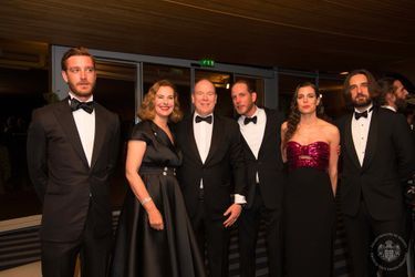Pierre Casiraghi, Carole Bouquet, le prince Albert, Andrea Casiraghi, Charlotte Casiraghi et Dimitri Rassam au Bal de la Rose, au Sporting Monte-Carlo, le 30 mars 2019.