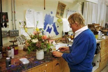 David Hockney dans son atelier, en février 1994.