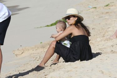 Eva Longoria et son fils Santiago sur l'île de Saint-Barthélémy, le 21 avril 2019