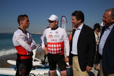 Le prince Albert II et Christian Estrosi, le maire de Nice, avant le départ du Riviera Water Bike Challenge.