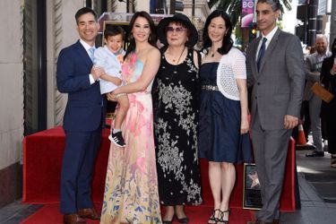 Lucy Liu entourée de sa famille à Hollywood le 1er mai 2019