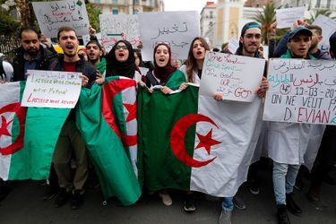 Manifestation des étudiants et des professionnels de santé contre Abdelaziz Bouteflika à Alger, le 19 mars 2019.