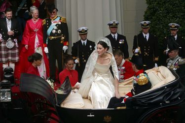 Le prince Frederik de Danemark et Mary Donaldson le jour de leur mariage à Copenhague, le 14 mai 2004
