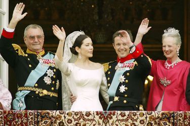 Le prince Frederik de Danemark et Mary Donaldson avec la reine Margrethe II et le prince Henrik à Copenhague, le 14 mai 2004