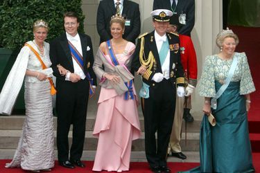 La reine Beatrix des Pays-Bas avec les princesses Laurentien et Maxima et les princes Constantijn et Willem-Alexander à Copenhague, le 14 mai 2004