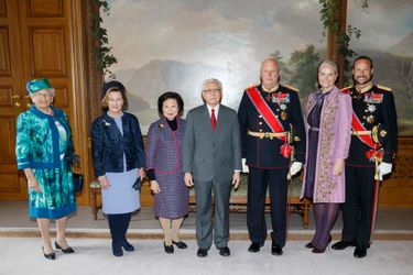 La famille royale de Norvège avec le couple présidentiel singapourien à Oslo, le 10 octobre 2016