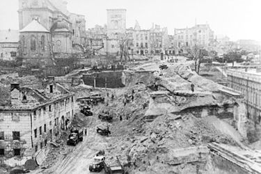La ville de Varsovie en Pologne, en 1944.