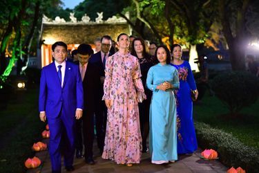 La princesse Victoria de Suède et le prince Daniel avec le maire à Hanoi, le 7 mai 2019