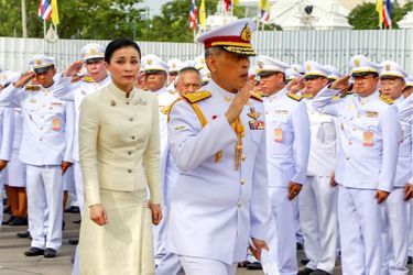 Le roi Maha Vajiralongkorn de Thaïlande (Rama X) et se femme la reine Suthida à Bangkok, le 2 mai 2019