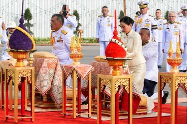 Le roi Maha Vajiralongkorn et la reine Suthida de Thaïlande à Bangkok, le 2 mai 2019