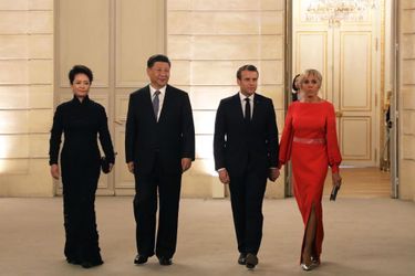 Entrée des couples présidentiels chinois et français. 
