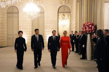 Entrée des couples présidentiels chinois et français. 