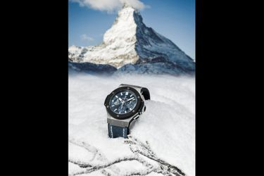 Chronographe Big Bang Zermatt en acier, 44 mm de diamètre, mouvement automatique, bracelet en veau et caoutchouc. Série limitée à 100 exemplaires. Hublot. 15 500 €.