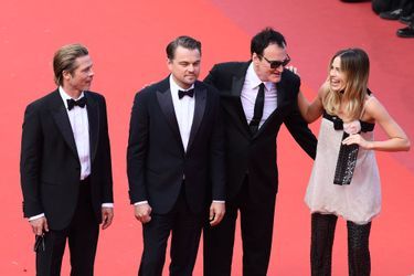 Brad Pitt, Leonardo DiCaprio, Quentin Tarantino et Margot Robbie lors de la montée des marches du film «Once Upon A Time In Hollywood» à Cannes le 21 mai 2019