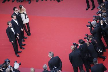 Brad Pitt, Leonardo DiCaprio, Quentin Tarantino et Margot Robbie lors de la montée des marches du film «Once Upon A Time In Hollywood» à Cannes le 21 mai 2019