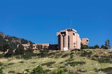 Le Centre national de recherches atmosphériques, dans le Colorado, est l&#039;un des premiers projets marquants de Ieoh Ming Pei, inauguré en 1967.