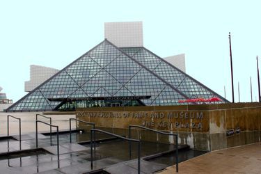 Le Rock&#039;n Roll Hall of Fame à Cleveland, dans l&#039;Ohio, a été achevé en 1995.