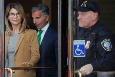 Lori Loughlin à sa sortie du tribunal de Boston le 3 avril 2019