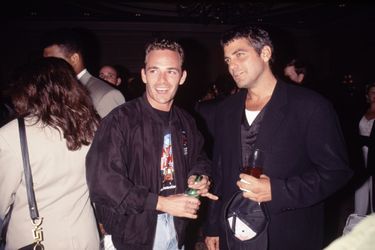 Luke Perry avec George Clooney dans les années 1990