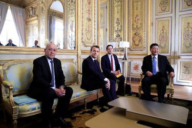 Jean-Yves Le Drian, Emmanuel Macron et Xi Jinping à l'Elysée. 