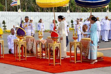 Le roi Maha Vajiralongkorn de Thaïlande (Rama X), la reine Suthida et la princesse Bajrakitiyabha à Bangkok, le 2 mai 2019