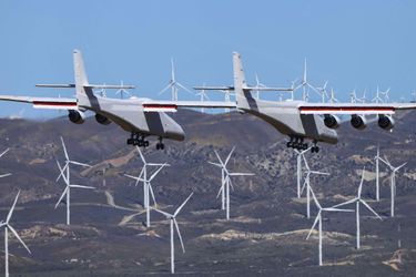 Pour la première fois samedi, Stratolaunch, un avion de 117 mètres d'envergure, a pris son envol au-dessus du désert de Mojave, en Californie (Etats-Unis).