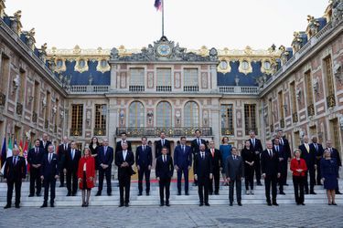 Emmanuel Macron recevait ses hôtes dans le cadre prestigieux du Château de Versailles.